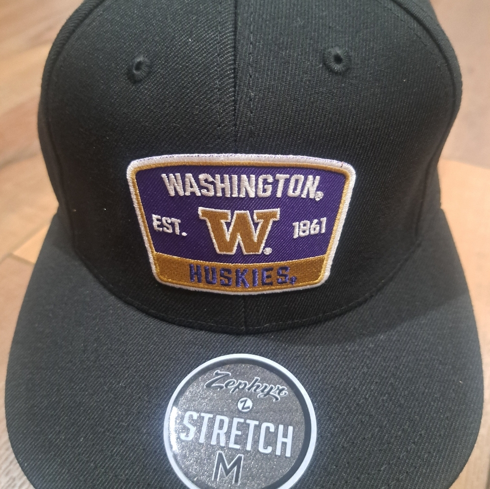 Zephyr Washington Huskies Flat Hat Cap Stretch Fit Medium Black NCAA College
